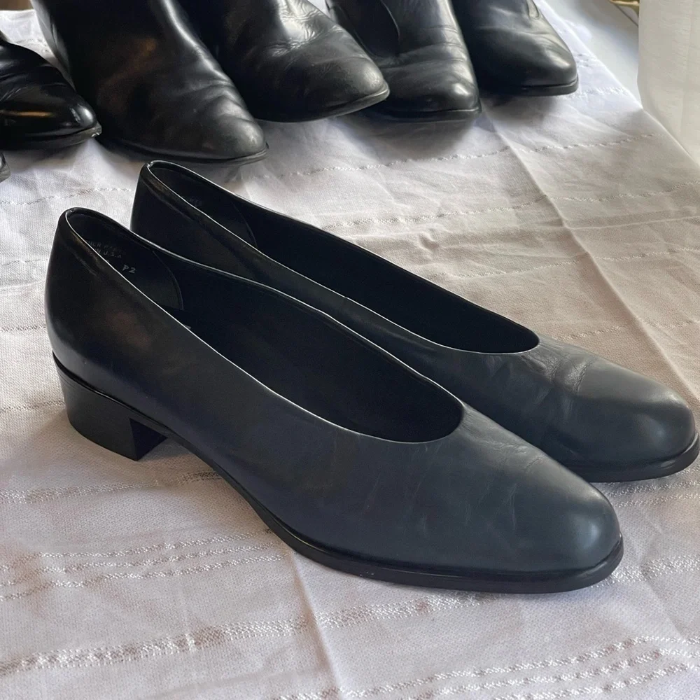 Munro Navy Blue Block Heeled Pumps 11 - Picture 5 of 13
